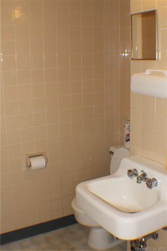 9 N Main St, Enfield, CT 06082